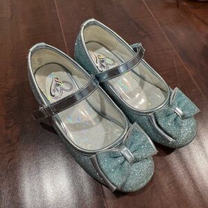 Sparkly Silver Kids Low Heel Dress Shoes with Bow
